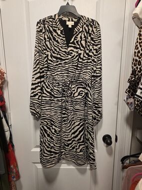 Black and Cream Zebra-Print Long Sleeve Drawstring Dress